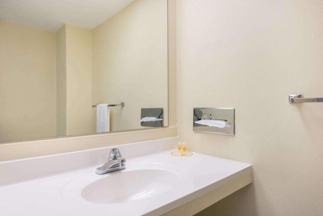Haven Inn & Suites St Louis Hazelwood - Airport North エクステリア 写真